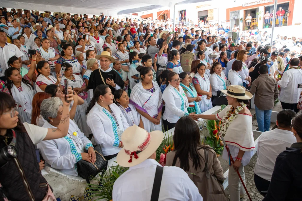 Secretary Zamora congratulated the people of Cuetzalan for their upcoming 23rd anniversary of being named a Magic Town, a title they have honored by preserving their culture, keeping their traditions alive, protecting their natural wealth, and offering warm hospitality to visitors. Photo: Ministry of Tourism