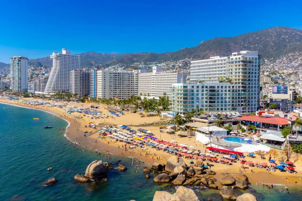 The Mexican Secretary of Tourism, Josefina Rodríguez Zamora, shared that during the March holiday weekend, tourism will generate an estimated MXN 63.485 billion. Photo: Tourism Department