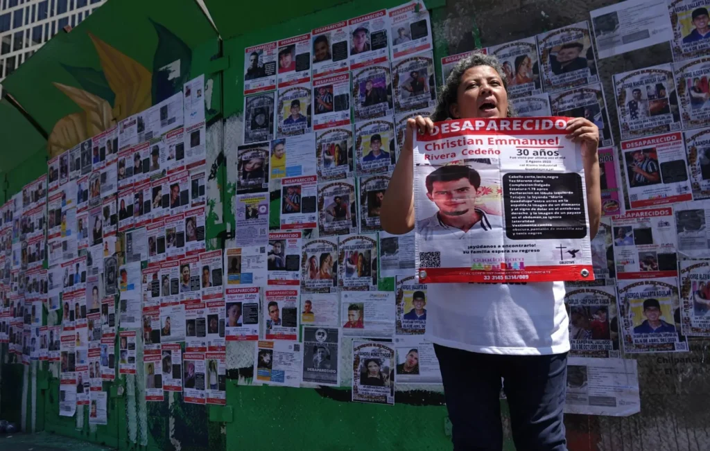 The information in the missing persons registry is drawn from various sources, including investigative files from prosecutors' offices. Unfortunately, when the information does not come directly from these sources, it often arrives incomplete, making the search difficult. Photo: Galo Cañas Rodríguez / Cuartoscuro / MxPA