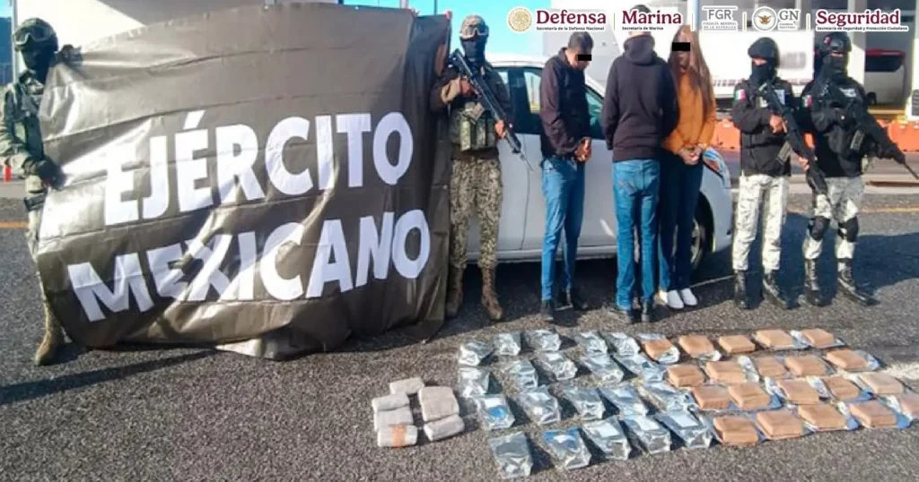Mexican authorities arrested three people, including one minor, in Tecate, Baja California for the transport and possession of illicit substances, including 42 kilograms of fentanyl and 7 kilograms of heroin. Photo: Goverment of Mexico