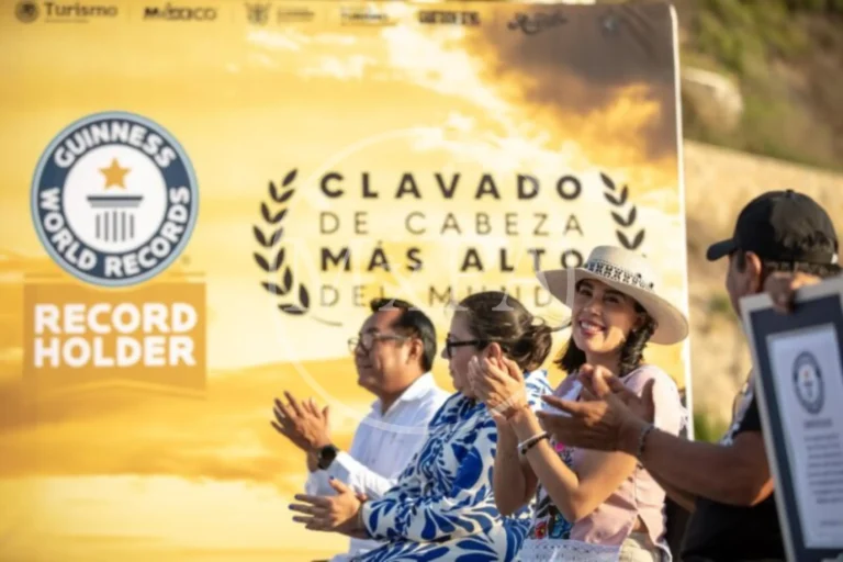 Acapulco Divers Set Guinness World Record for Highest Head-First Dive — photo 4