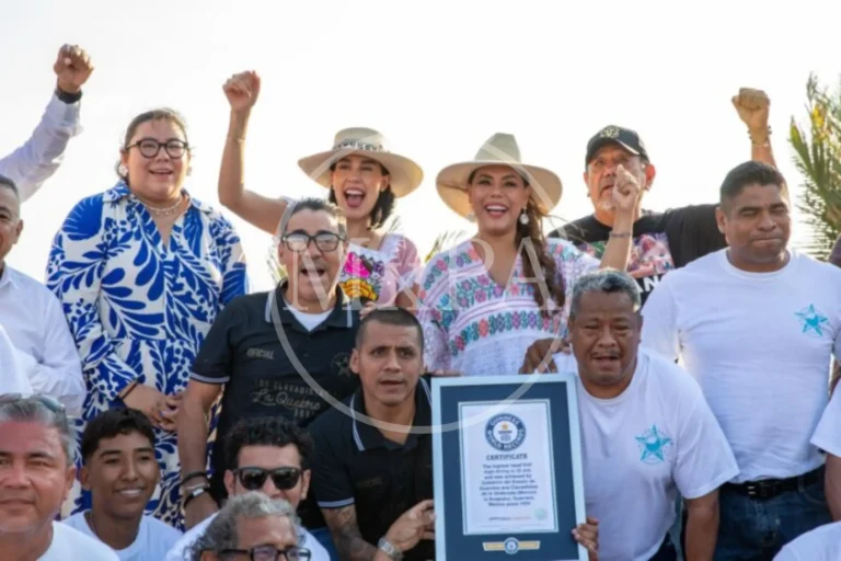 Acapulco Divers Set Guinness World Record for Highest Head-First Dive — photo 2