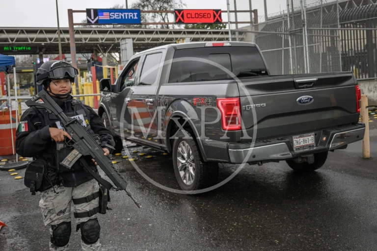 Mexican National Guard checkpoint on the Tijuana-San Diego border — photo 5