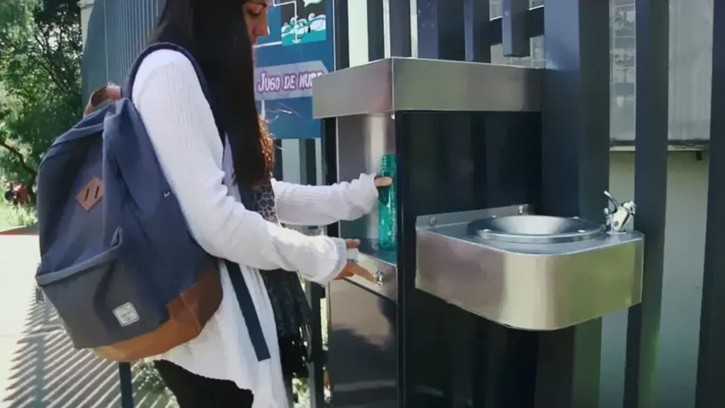 The Cloud Juice program uses rainwater, transforming it into purified, drinkable water for UNAM students. However, it's not as simple as it sounds, as the harvested water is contaminated in Mexico City. Photo: UNAM Gazette