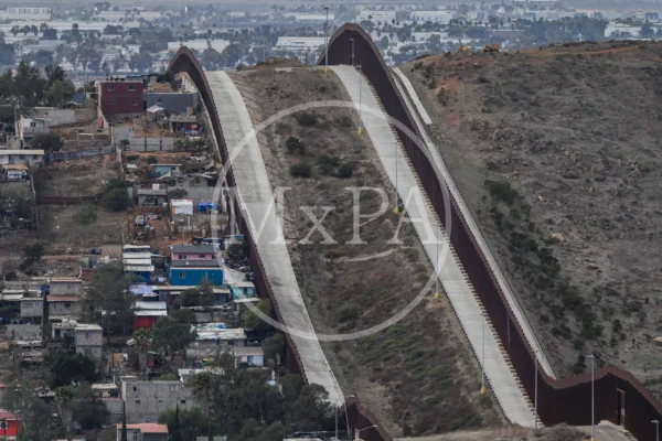Elements of the National Guard and the Mexican Army are part of 'Operation Northern Border' in Tijuana, Baja California - Image 5