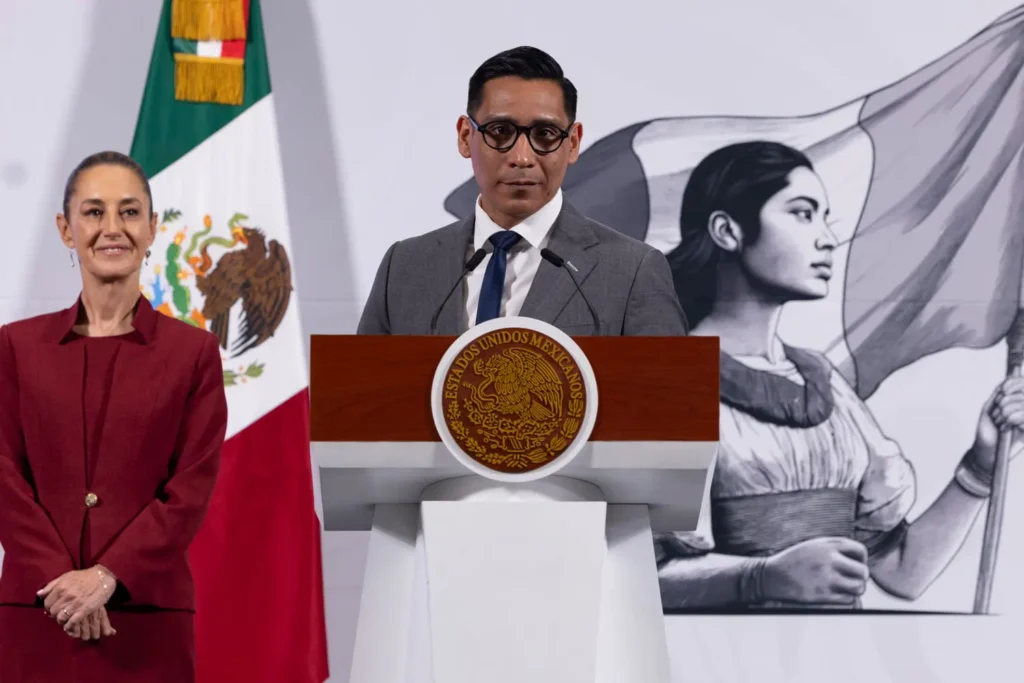 Miguel Ángel Elorza-Vásquez speaker of "El Detector de Mentiras" a Wednesday segment from the daily presidential press conference (“Mañanera”) in Mexico, produced by “Infodemia”. Photo: Goverment of Mexico