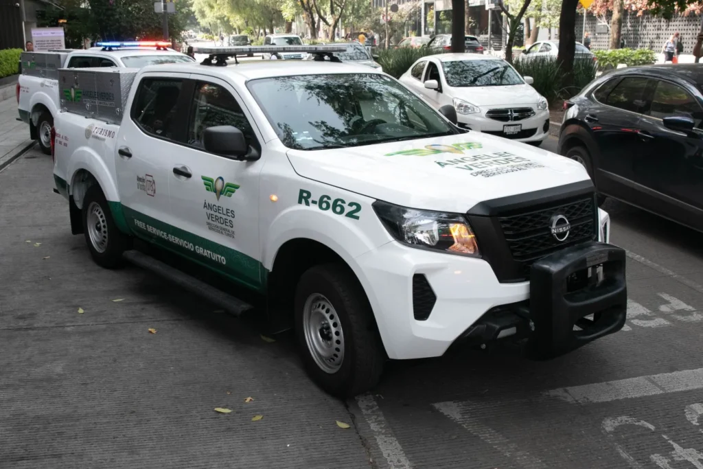 As part of the support provided to travelers on Mexico’s highways, the General Directorate of Tourist Services, known as Ángeles Verdes (Green Angels), assisted 150,945 tourists during the first quarter of 2025. Photo: Moisés Pablo Nava / Cuartoscuro / MxPA