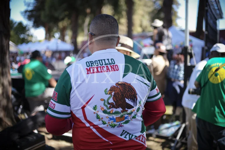 Latinos Celebrate Cinco de Mayo in East Palo Alto, California — photo 11