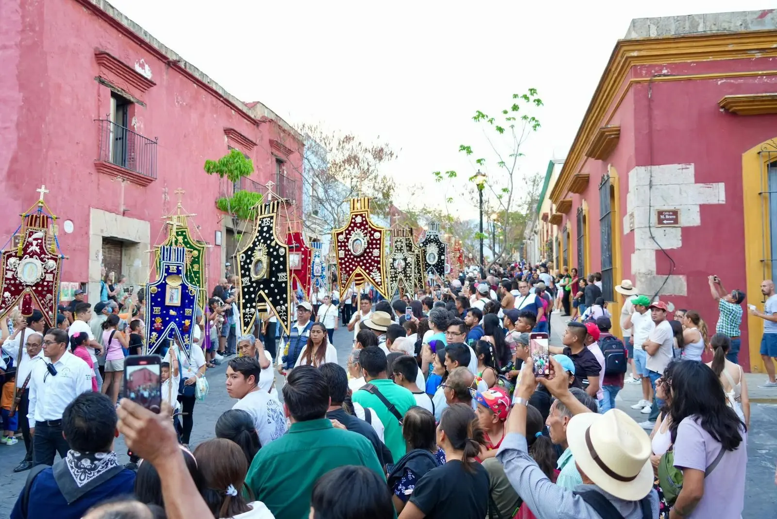 Minister of Tourism Josefina Rodríguez Zamora reported that during the Holy Week and Easter holiday period, tourism-related revenue reached 285.6 billion pesos (approximately US$14.55 billion), a 5.7 percent increase compared to the same period in 2024. Photo: Ministry of Tourism