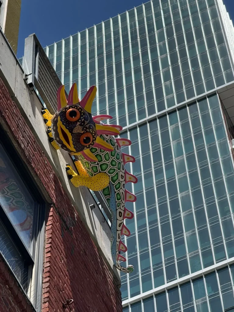 These artworks invite the community to rediscover the symbolic and spiritual richness of traditional Mexican folk art. Photo: Fernando Escartiz