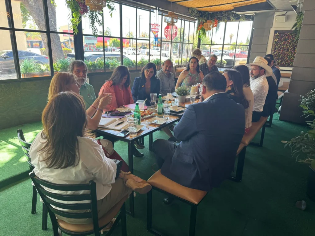 After a toast held at CCC, Tatiana Clouthier traveled to San José, where she met at a local restaurant with a group of businesspeople, union leaders, educators, and community figures. Photo: MxPA