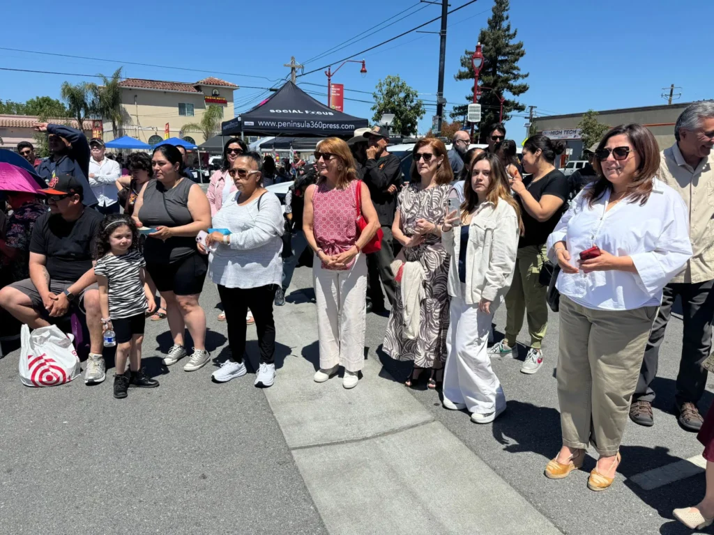 In Redwood City, Clouthier participated in a colorful celebration organized by Casa Círculo Cultural (CCC), which featured music, dancing, and the presence of local and county authorities such as the city’s mayor, council members, the sheriff, and the Mexican consul in San Francisco, among others. Photo: MxPA