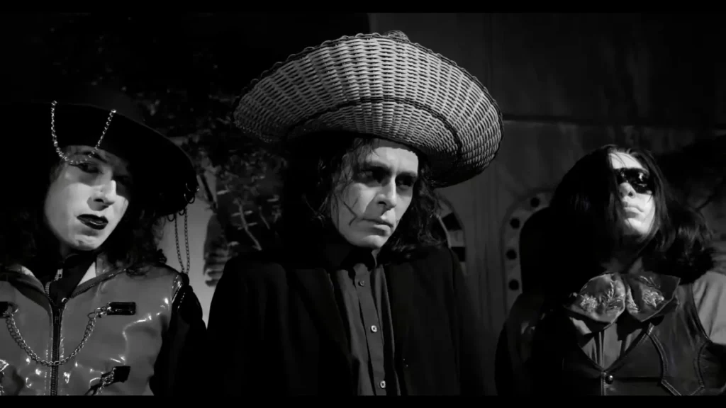 La bande-son imaginaire's members (from left to right): Heri Tanat, Óscar Tanat, and Bram Hernández. Official Video for "Música D e s a s t r e," 2025.