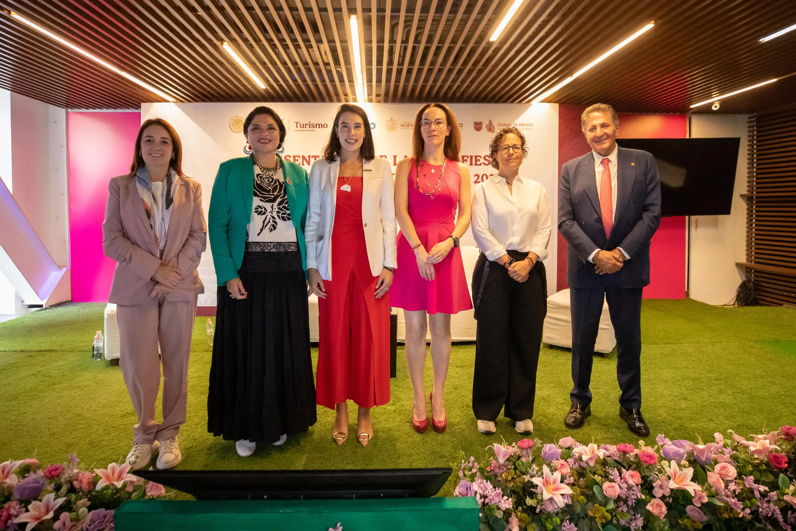 With the participation of the three host cities, Josefina Rodríguez and Gabriela Cuevas unveiled the tourism strategy leading up to for the 2026 World Cup to leaders of the national tourism sector. Photo: Ministry of Tourism
