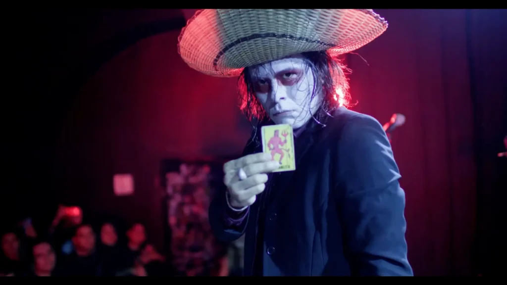 Oscar Tanat with his characteristic hat. Official Video of "Música D e s a s t r e", 2025.