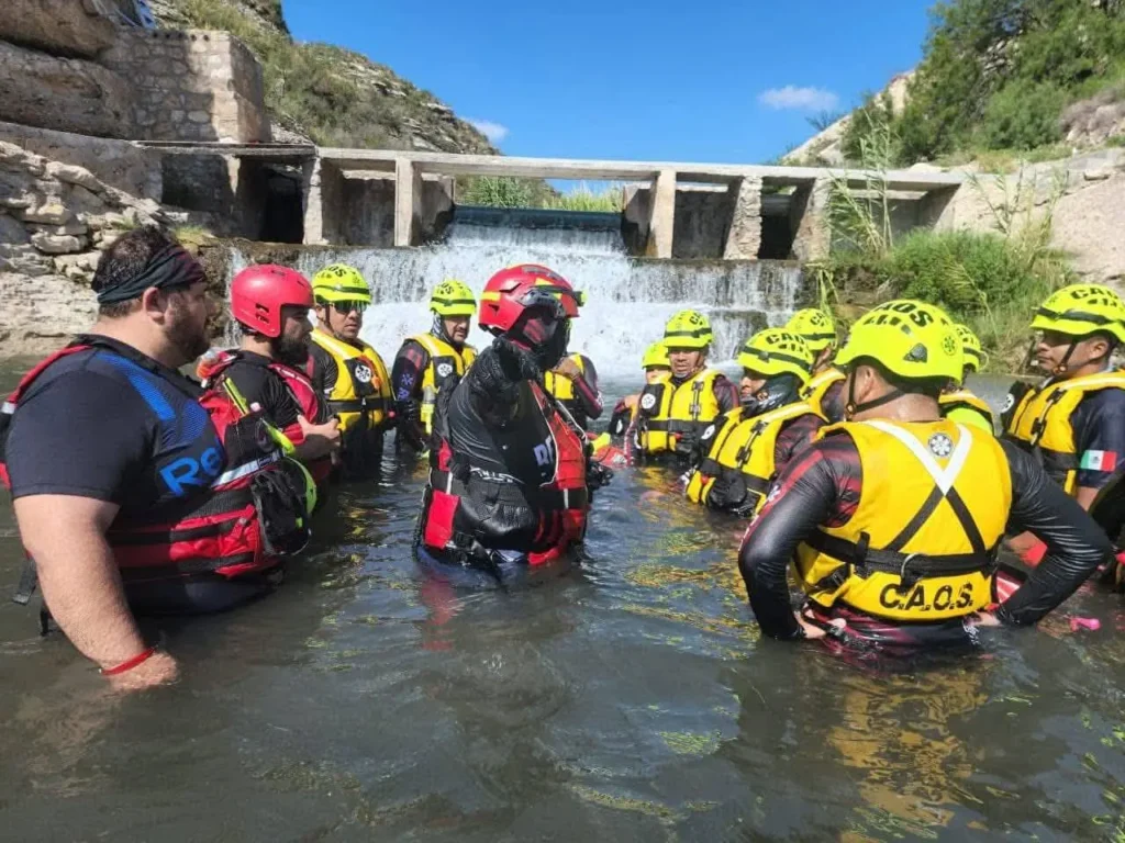 The Fire and Civil Protection Department of Ciudad Acuña, in the municipality of Coahuila, in coordination with the 911 Mexico Foundation, sent a team of 13 volunteers directly to Kerrville, the epicenter of the tragedy. Photo: Facebook Dirección de Protección Civil y Bomberos de Acuña, Coahuila 