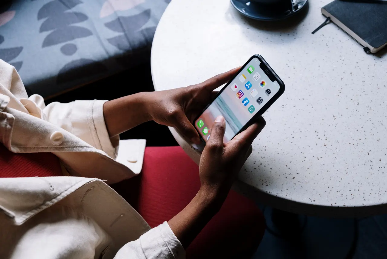 Social media usage continues to grow in Mexico, where eight out of ten people use these platforms monthly, according to the latest report, entitled The State of Social Media 2025 by Comscore,