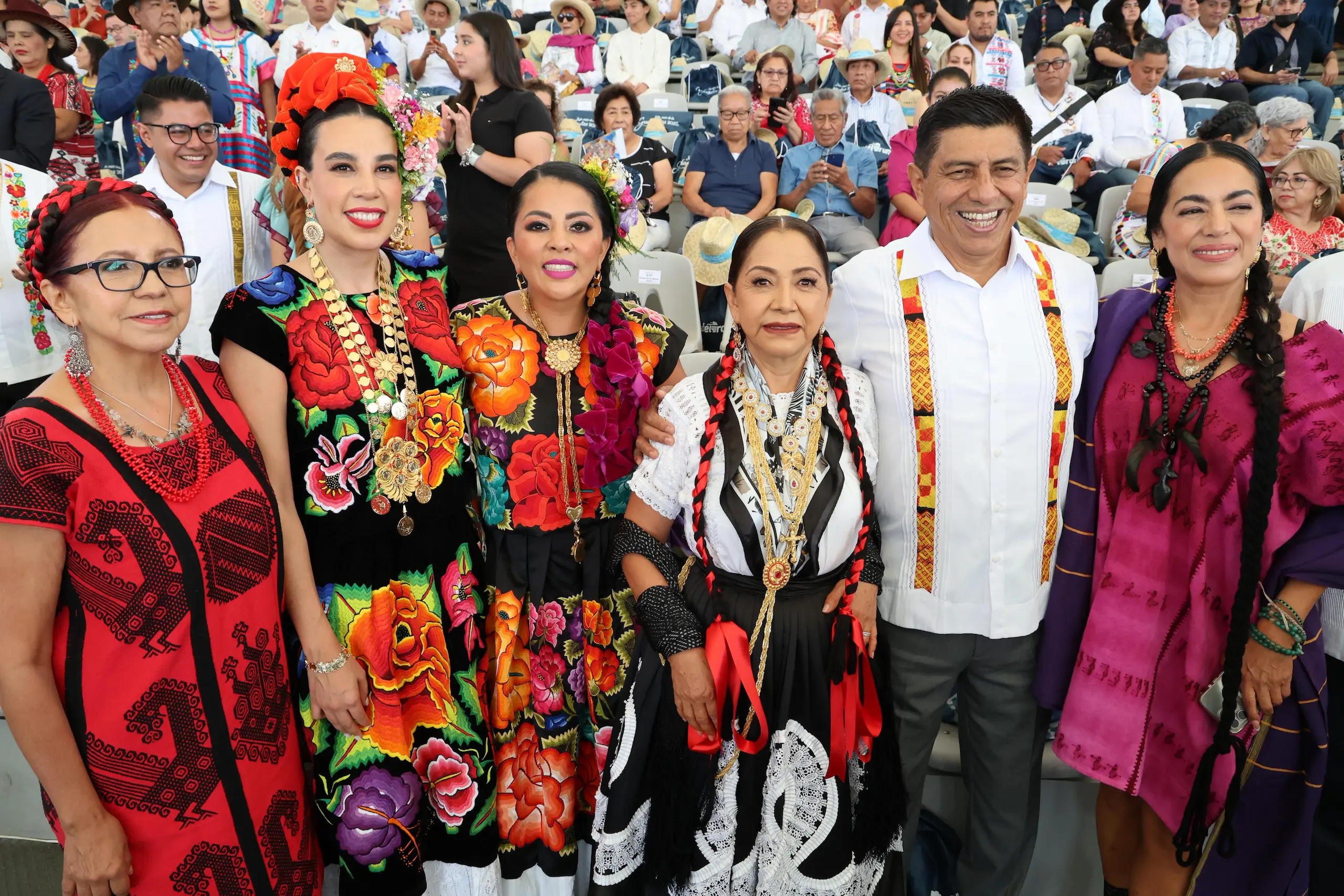 Mexican Minister of Tourism Josefina Rodríguez Zamora participated in the first Lunes del Cerro of the Guelaguetza 2025, highlighting the cultural significance of this celebration and its role in boosting tourism in Oaxaca. Photo: Ministry of Tourism