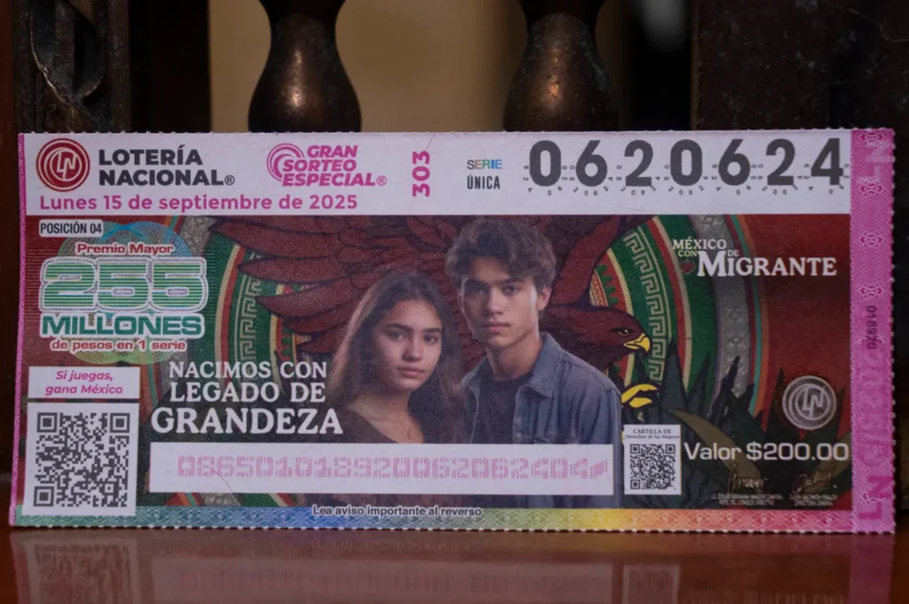 The Commemorative ticket designs, known as cachitos, were created by illustrator Marisol Gandarilla and were inspired by the Himno Migrante (Migrant Anthem), composed by the Legado de Grandeza collective, which also performed a moving rendition at the event, highlighting lyrics. Photo: Government of Mexico. 