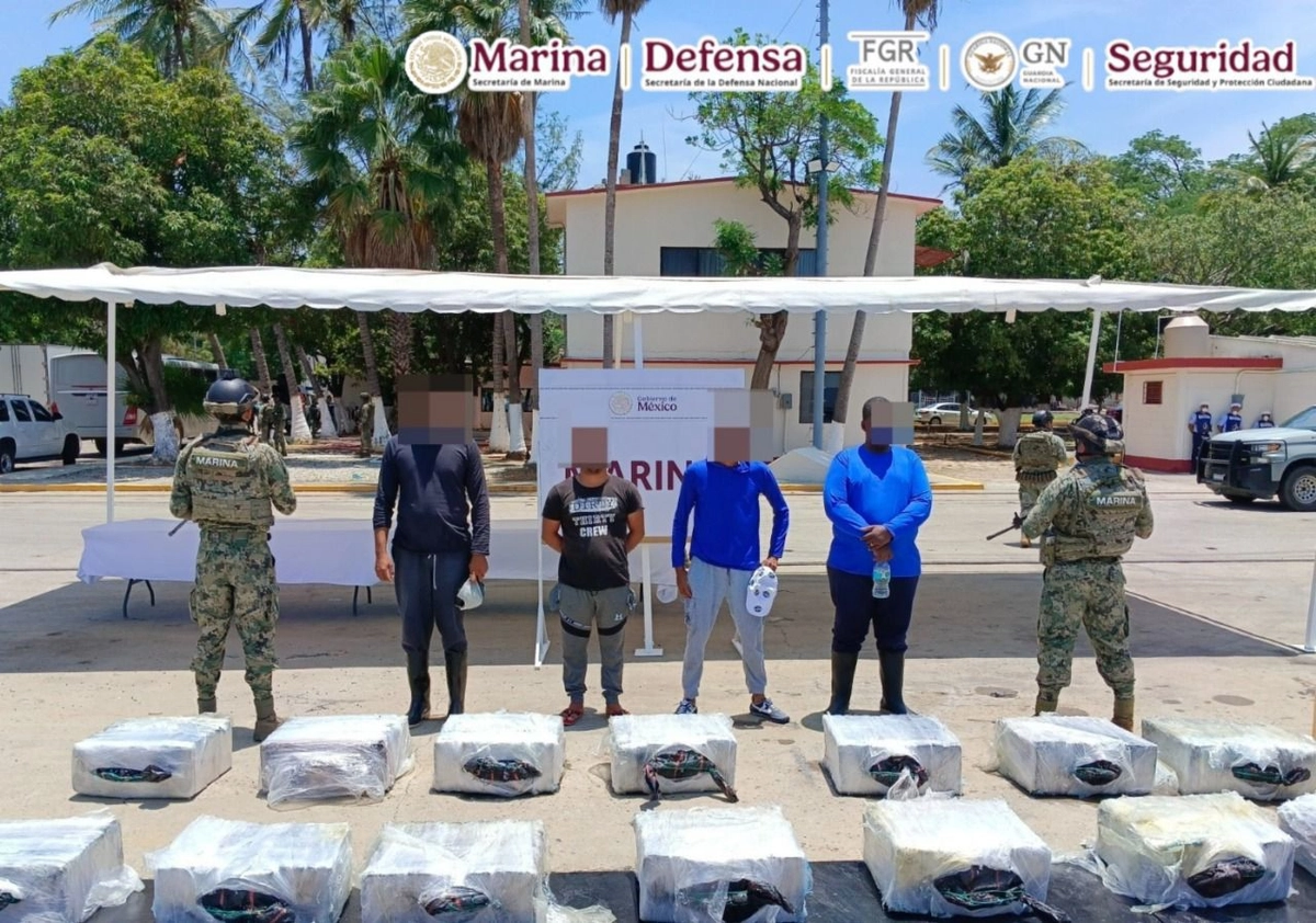 Over half a ton of cocaine seized in maritime operation off the coast Oaxaca. Photo: Semar