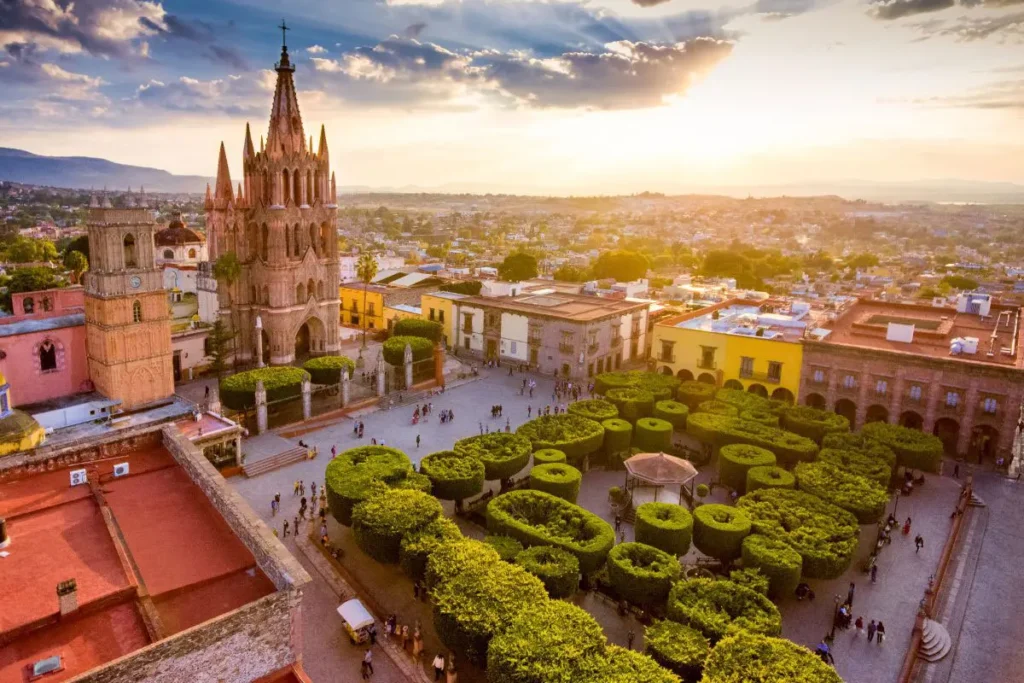 The international magazine Travel + Leisure has once again placed San Miguel de Allende at the top of global tourism, naming it in its most recent edition as the “Best City in the World to Visit”. Photo: X @josefinarodzam