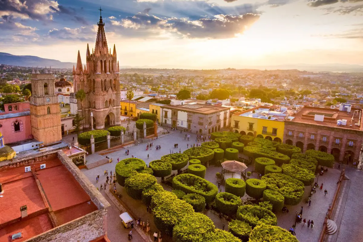 The international magazine Travel + Leisure has once again placed San Miguel de Allende at the top of global tourism, naming it in its most recent edition as the “Best City in the World to Visit”. Photo: X @josefinarodzam