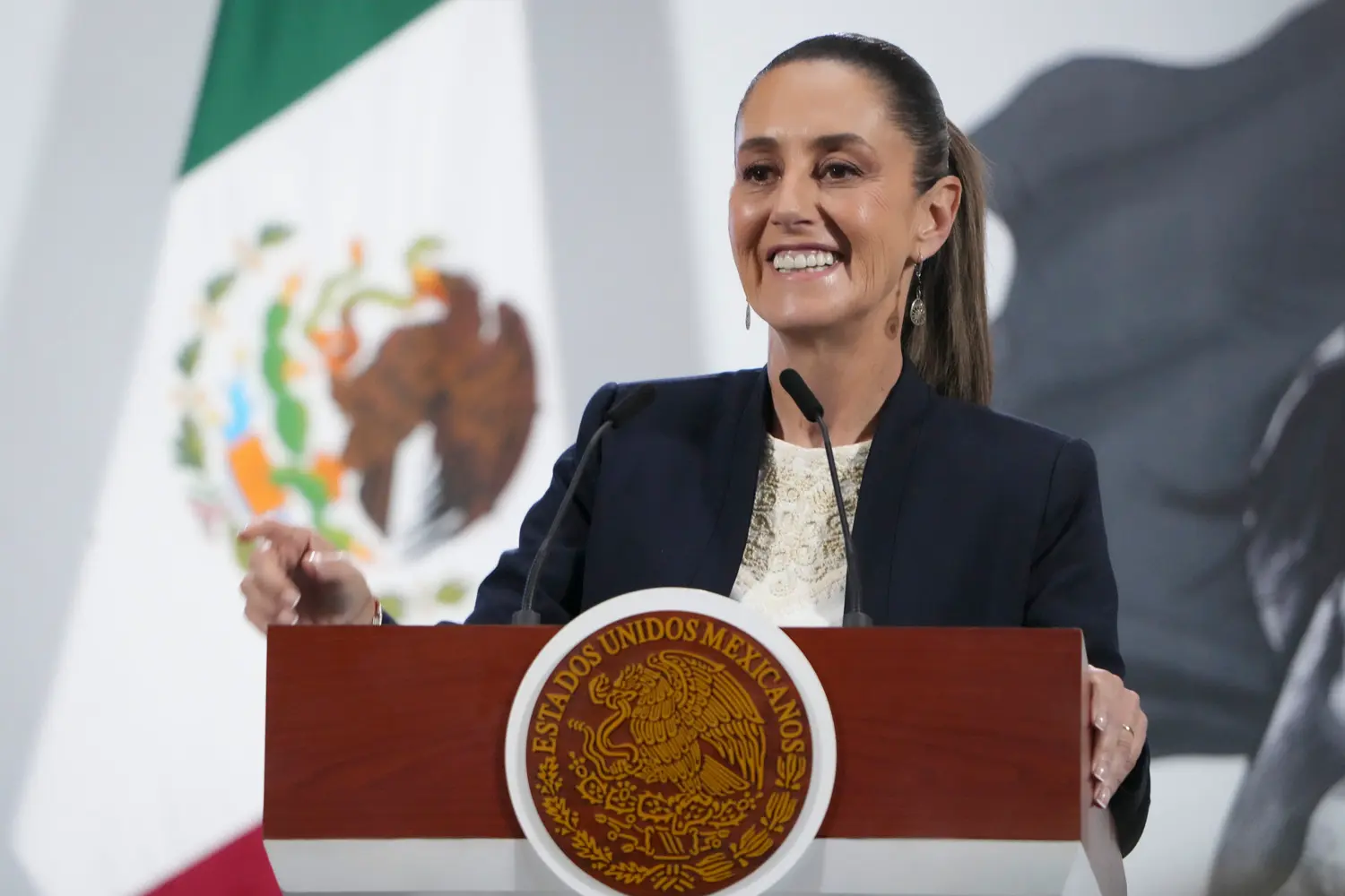 Mexican President Claudia Sheinbaum Pardo enjoys strong public support, registering an 80% approval rating during the first 10 months of her administration. Photo: Government of Mexico.