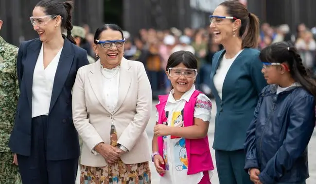 On the occasion of the International Gun Destruction Day, the Mexican Government unveiled a new national initiative to turn confiscated firearms into public art. Photo: Goverment of Mexico