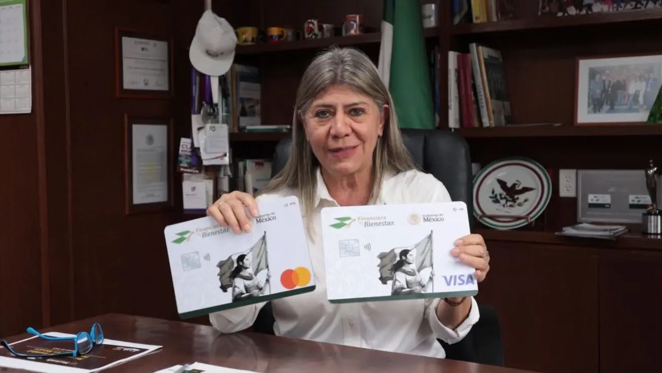 the Finabien Paisano Card, an instrument backed by the Mexican Government that facilitates remittances, promotes banking inclusion, and opens new possibilities for saving and investing. Photo: MxPA