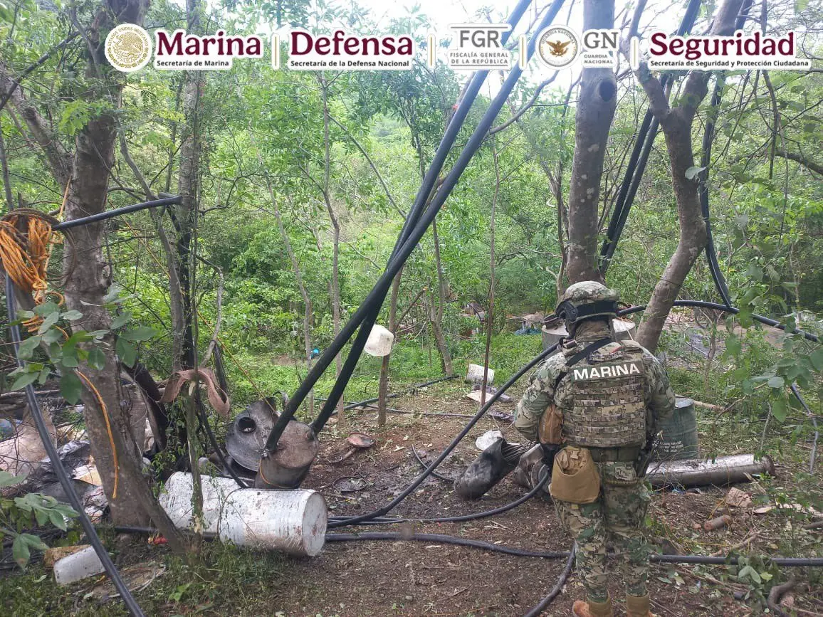 Two clandestine laboratories used for the production of illicit substances were located and dismantled in Durango. Photo: Semar