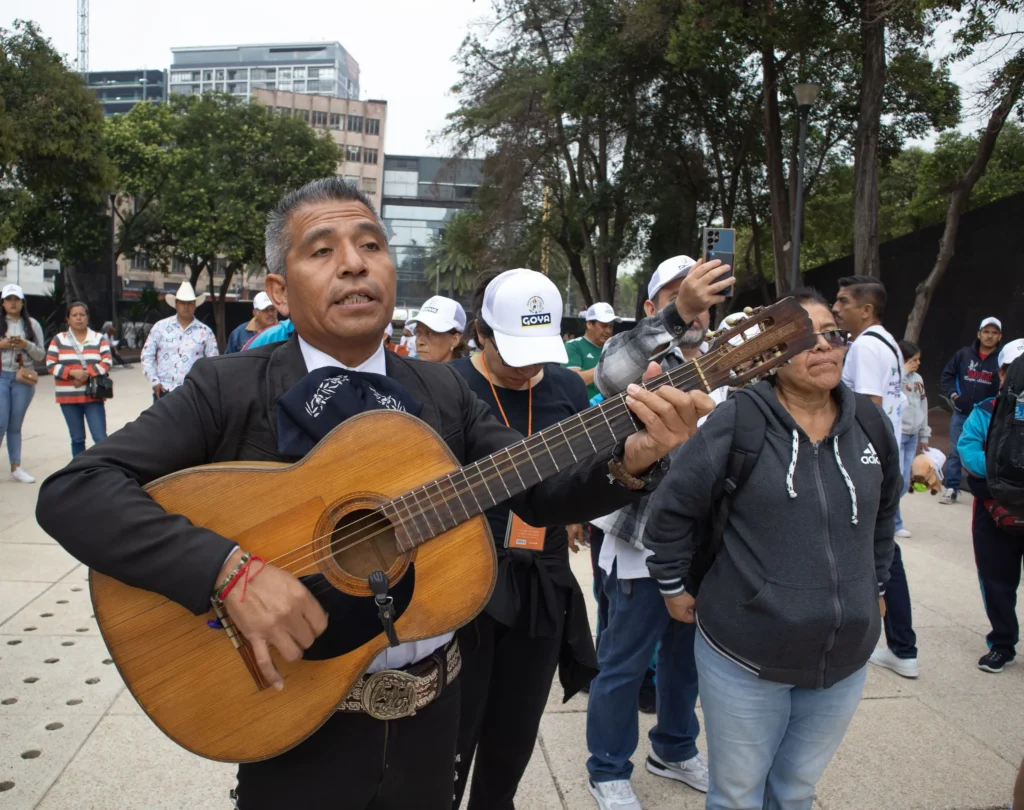 Mariachis celebrating the arrival of the torch at the Monument to the Revolution. Mexico City, August 30, 2025. Hans Leguízamo / MxPA