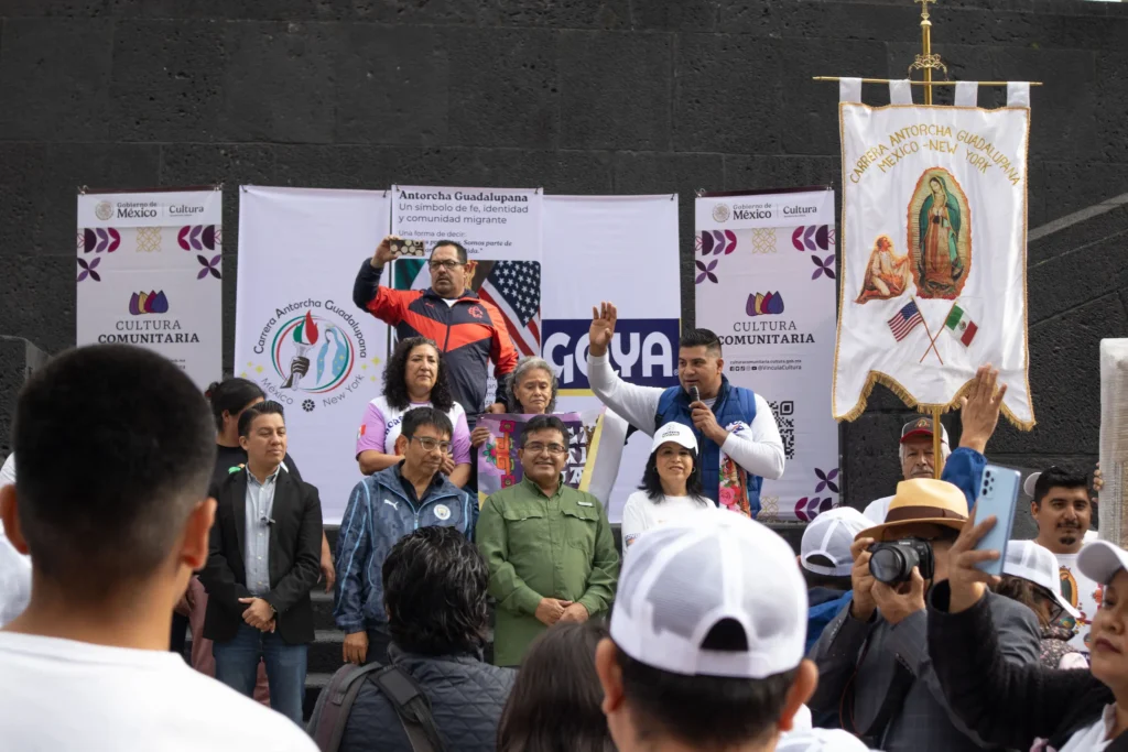 Organizers and associations shared a few words before continuing with the meal. Mexico City, August 30, 2025. Hans Leguízamo / MxPA