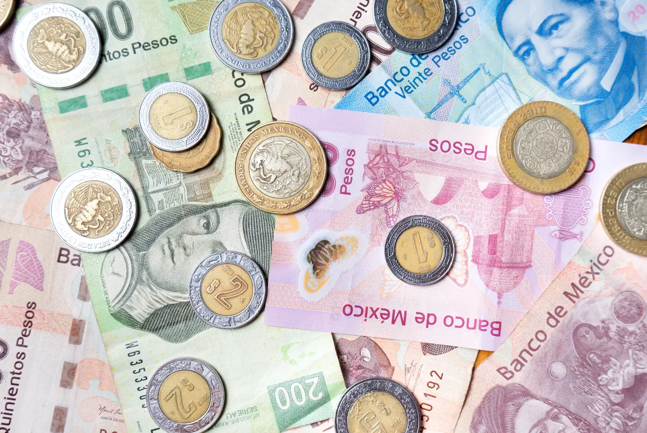 Private sector analysts surveyed by Banxico have upwardly revised their growth projections for the Mexican economy.