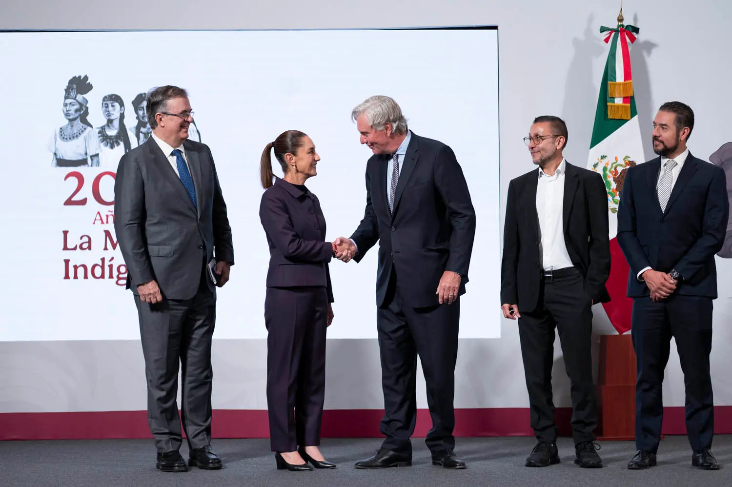 During President Claudia Sheinbaum's morning conference, an investment of US$4.8 billion was announced by CloudHQ. Photo: Government of Mexico.