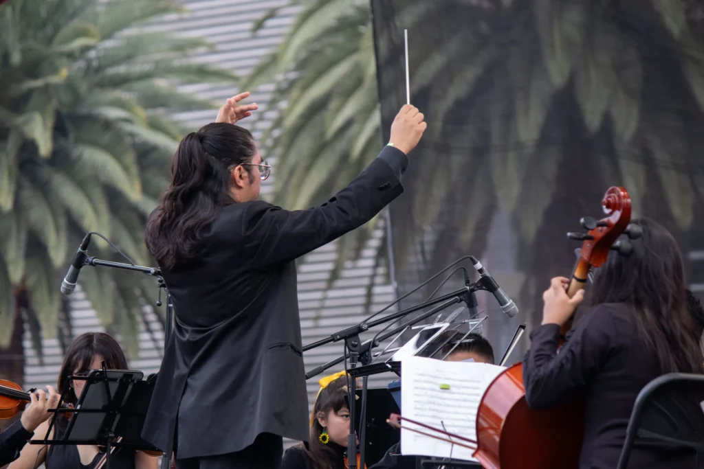 Abraham Hernández conducting the Schools for Life orchestra. Mexico City, September 28, 2025. Hans Leguízamo / MxPA.