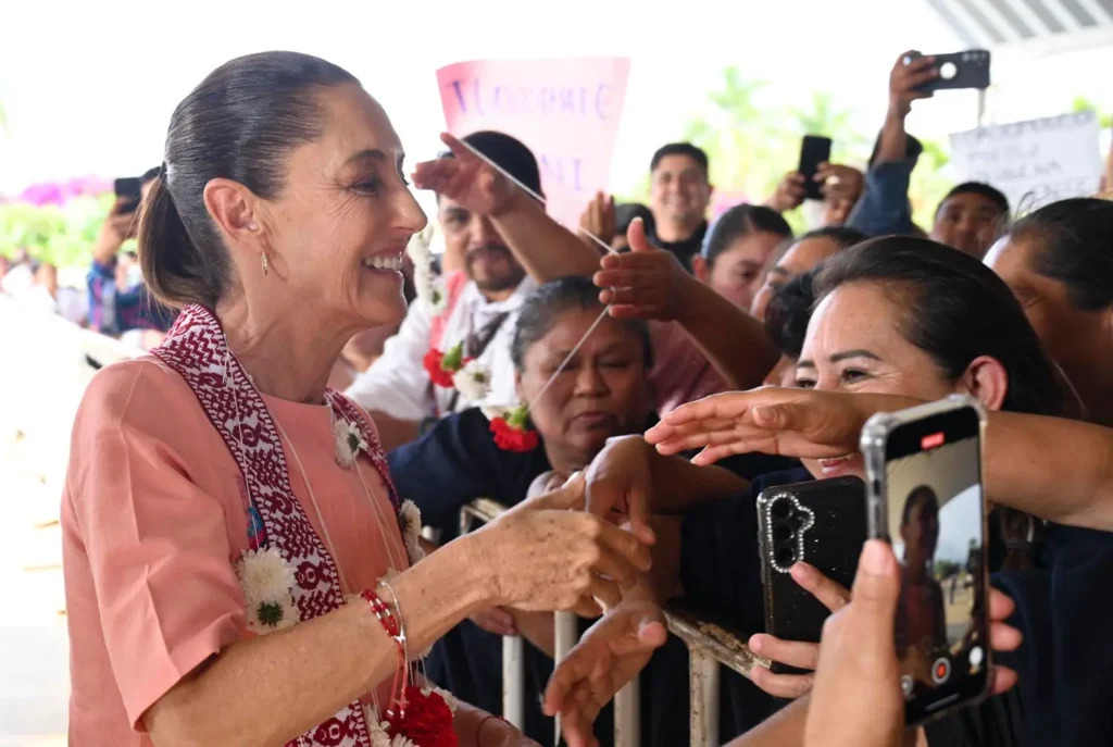 One year after assuming the presidency of Mexico, Claudia Sheinbaum registers a historic approval rating of 80%, according to a study published by El País. Photo: Government of Mexico