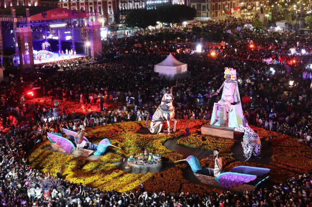 Bathed in cempasúchil flowers, music and ancestral symbolism, the celebration of the Día de Muertos 2025 was a of the biggest celebrations in the history at Mexico. Photo: X @GobCDMX