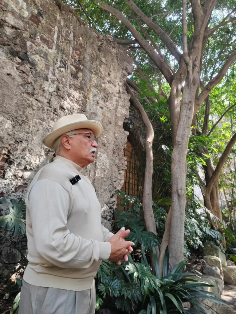 Bolero singer Enrique Ramírez grew up between Texas and Torreón, in a family where music became a refuge from an early age. Photo: Pamela Cruz MxPA