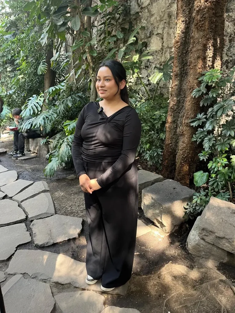 Ingrid Gachupín, a mariachi violinist born in Manhattan to parents from Puebla and Mexico City, found in traditional music a bridge to her roots. Photo: Andrea Hernández MxPA