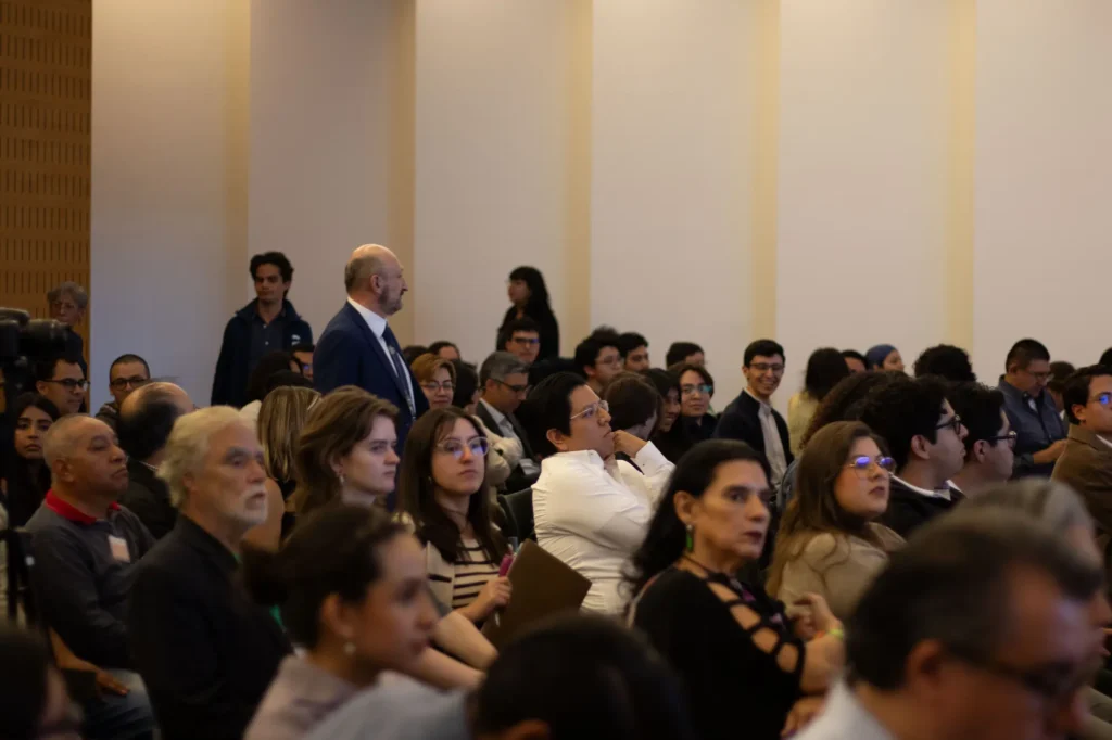 Students and academics gathered at the Colegio de México for the conference Authoritarianism and Democracy