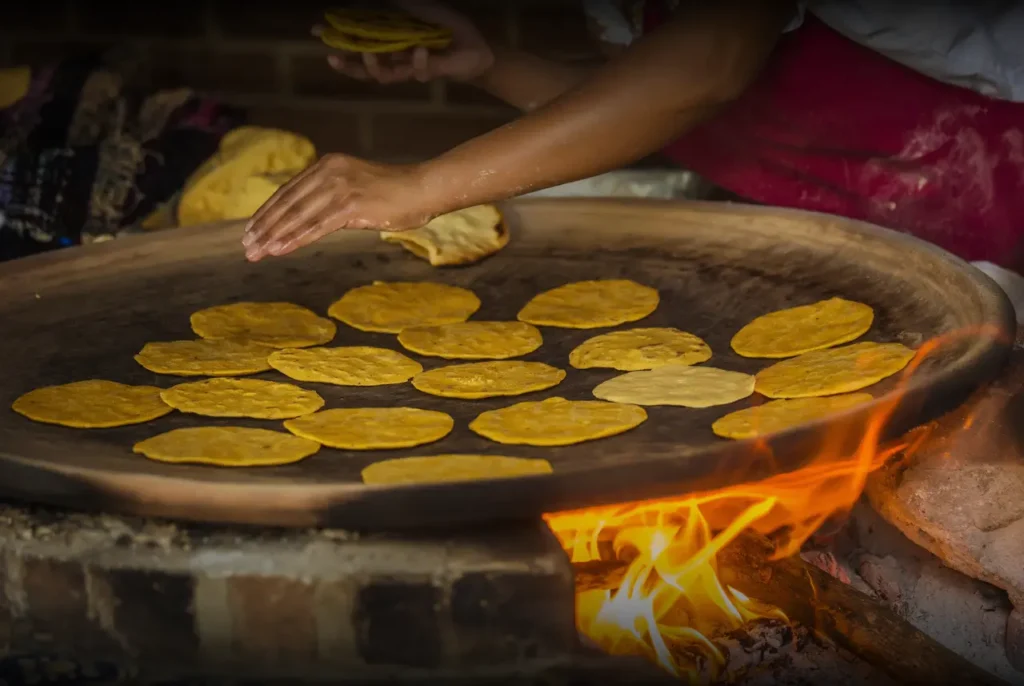 The tortilla is much more than an everyday food. It is a symbol that tells the story of Mexico, feeds millions, represents cultural identity and, surprisingly.