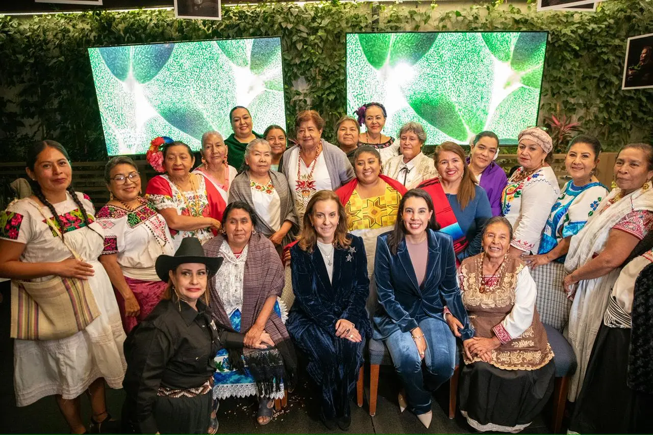 Minister of Tourism Josefina Rodríguez Zamora presented the second edition of the book Cocina que despierta: el poder de la herencia (Awakening Cuisine: The Power of Heritage). Photo: Sectur
