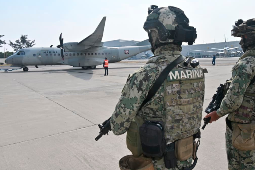 The Mexican Navy reported that today a King Air ANX 1209 aircraft belonging to the Ministry of the Navy was carrying out a medical support mission as part of “Plan Marina” in coordination with the Michou y Mau Foundation, and suffered an accident during its approach near Galveston, Texas, United States.