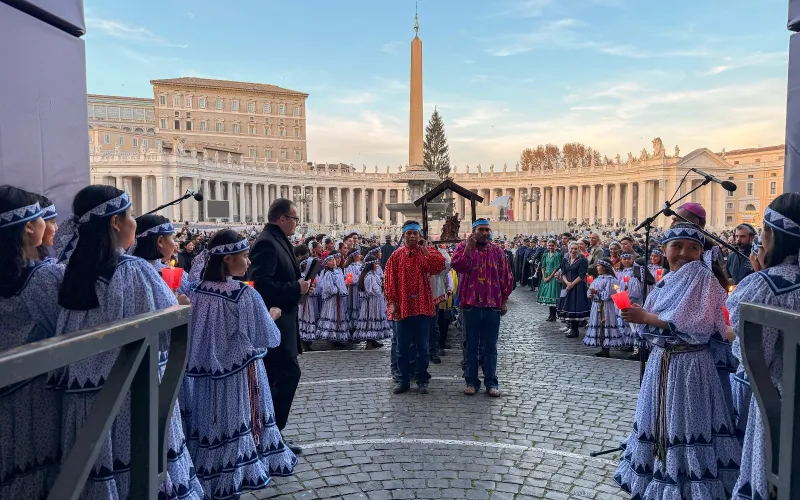 Throughout the day, the Nativity scene drew European tourists, Latin American families and religious visitors from various communities. Photo: Government of Chihuahua