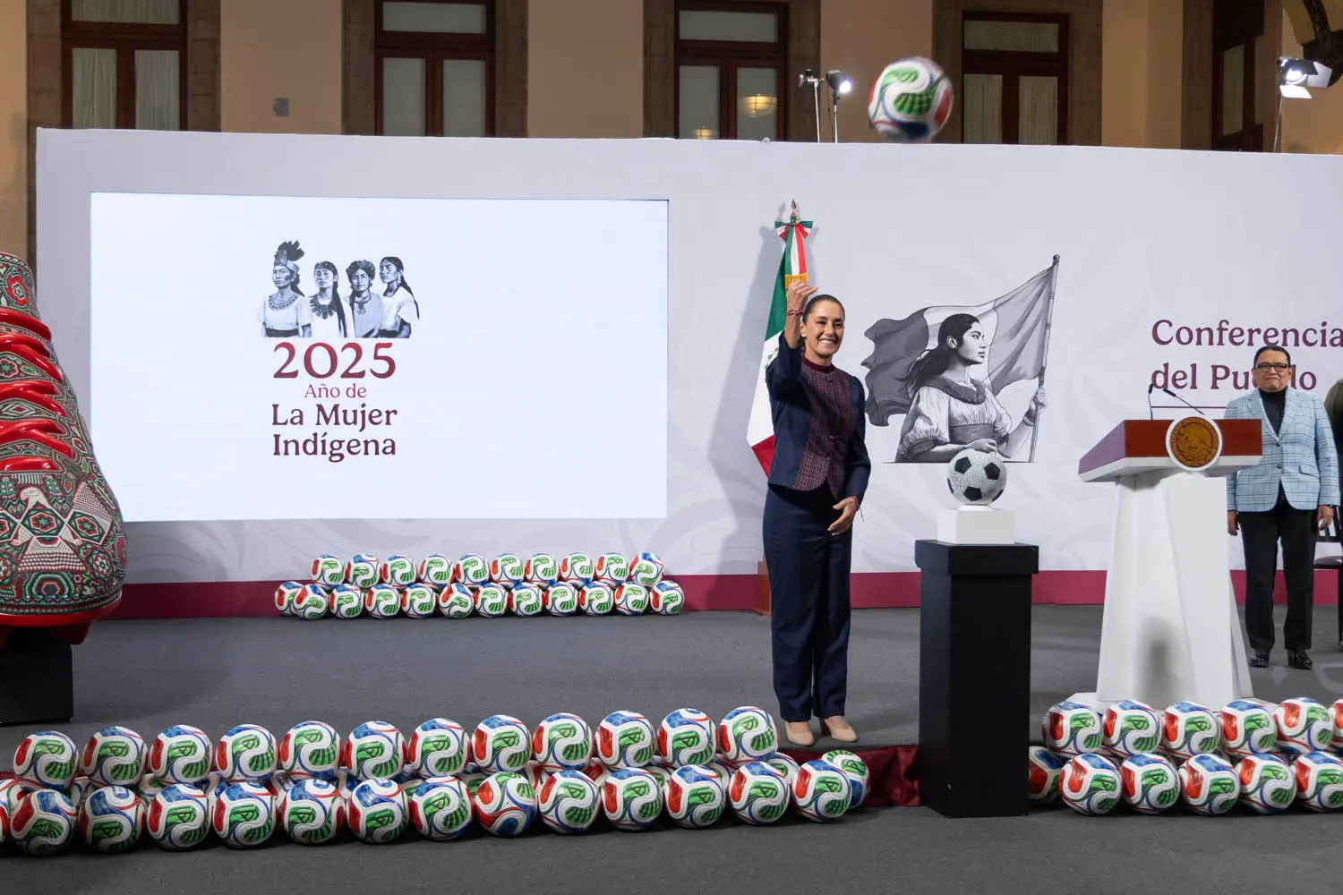 Mexican President Claudia Sheinbaum confirmed that she will attend the 2026 FIFA World Cup Draw, scheduled to take place this Friday, December 5, at the Kennedy Center in Washington, D.C. Photo: Government of Mexico