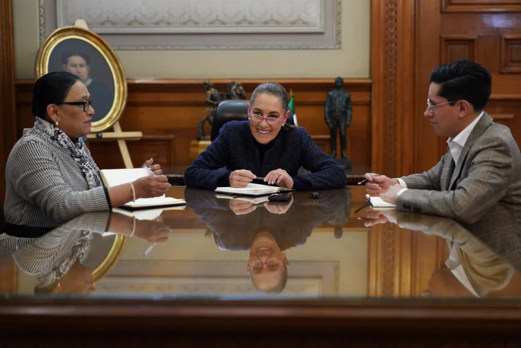 On the most important religious and cultural holiday in Mexico, President Claudia Sheinbaum announced that she had a phone conversation with Pope Leo XIV to formally invite him to visit the country. Photo: X @Claudiashein