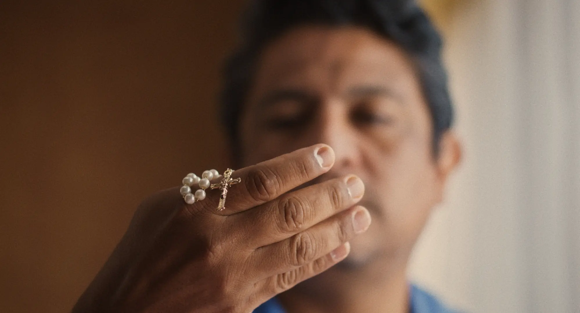 The short film follows Alberto, a Mexican man who, in the midst of nostalgia, embarks on a surreal journey by immersing himself in a bowl of menudo in search of the rosary his mother gave him before he left home.