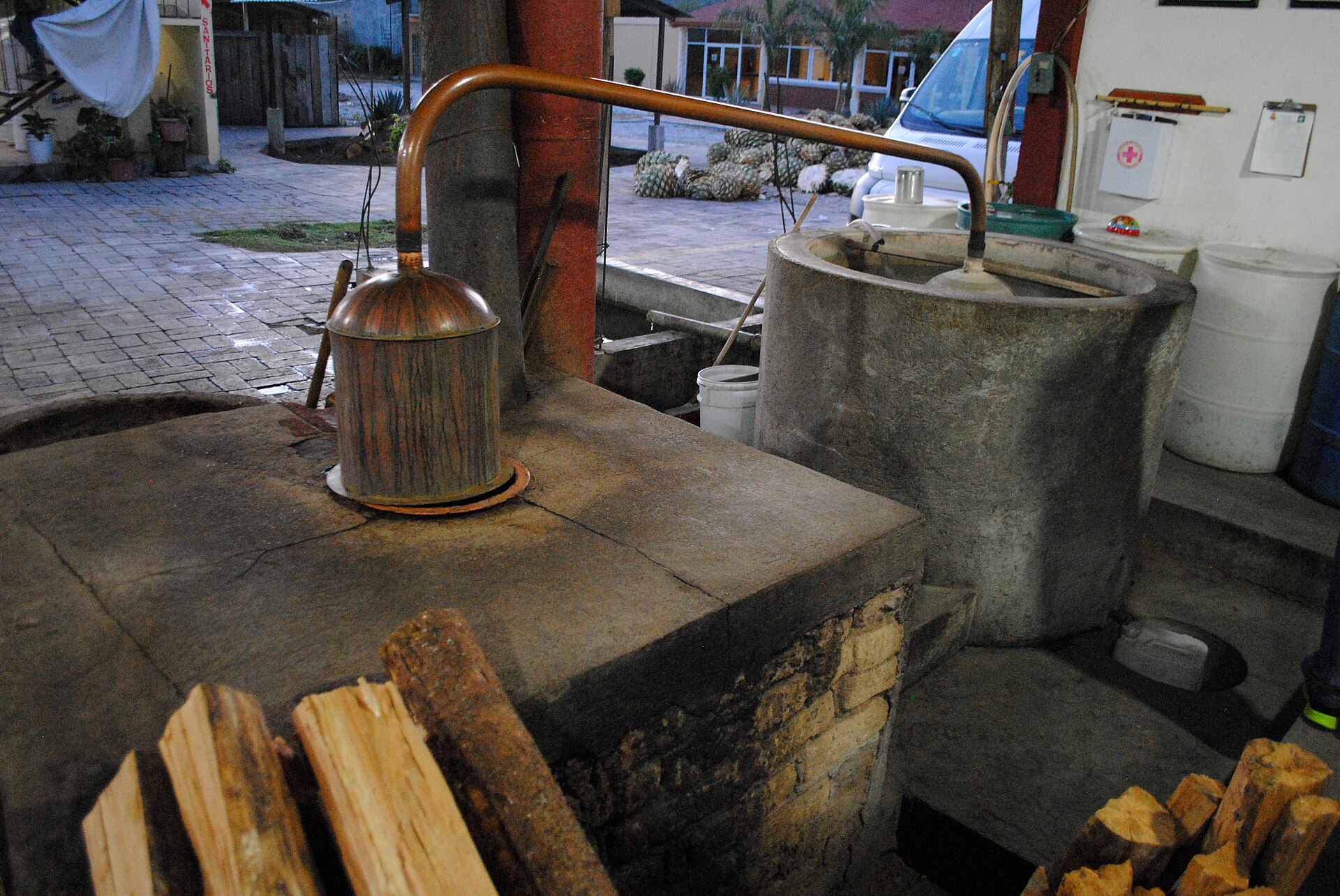 Alambique de cobre en una destilería de mezcal en Teotitlán del Valle, Oaxaca