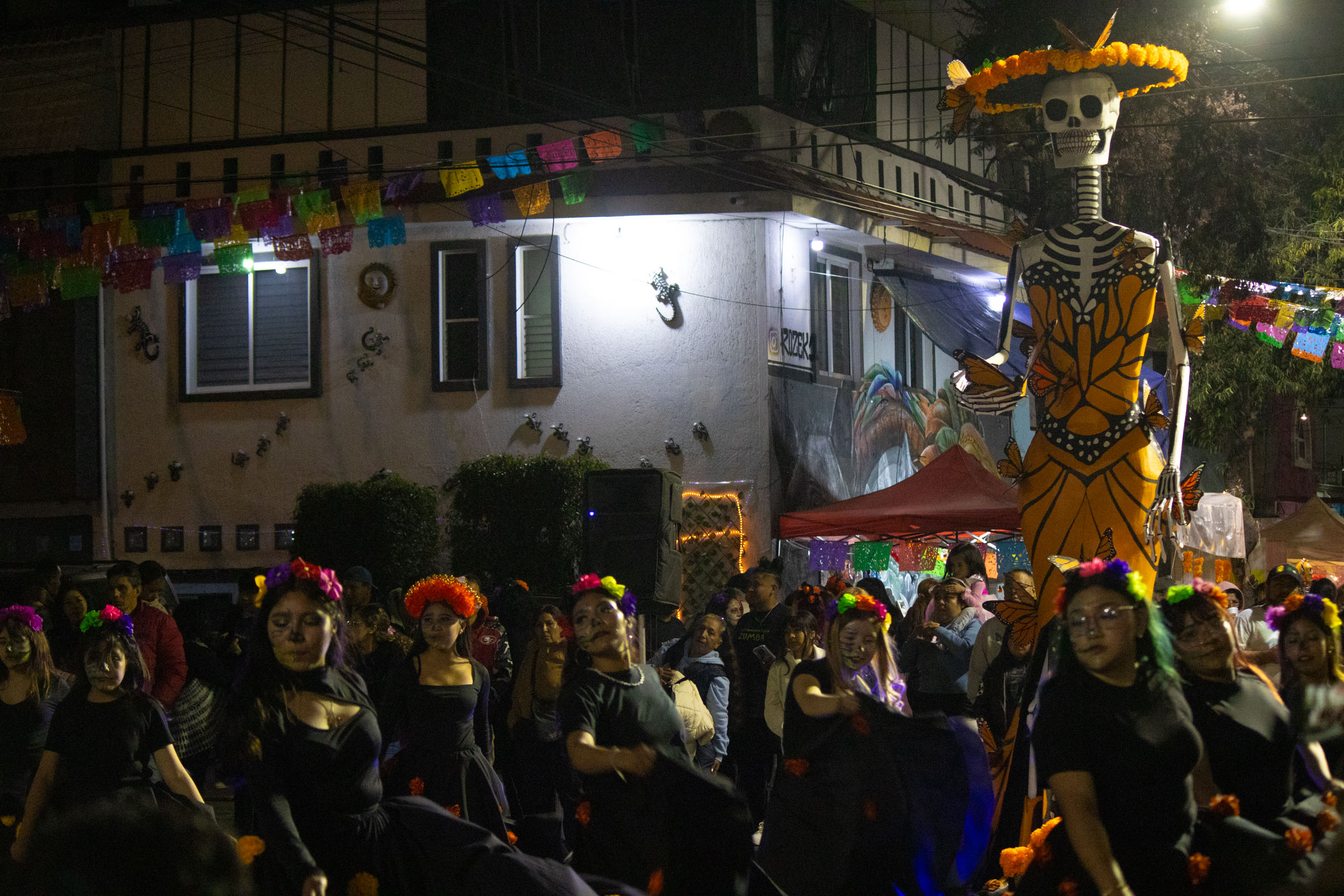 Calavera gigante en la Alcaldía Tláhuac. México, 25 de octubre, 2026. Hans Leguízamo / MxPA