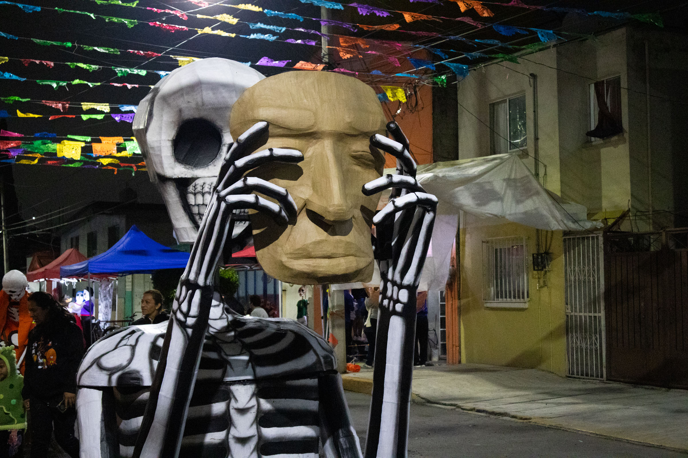 Calavera gigante en la Alcaldía Tláhuac. México, 24 de octubre, 2026. Hans Leguízamo / MxPA